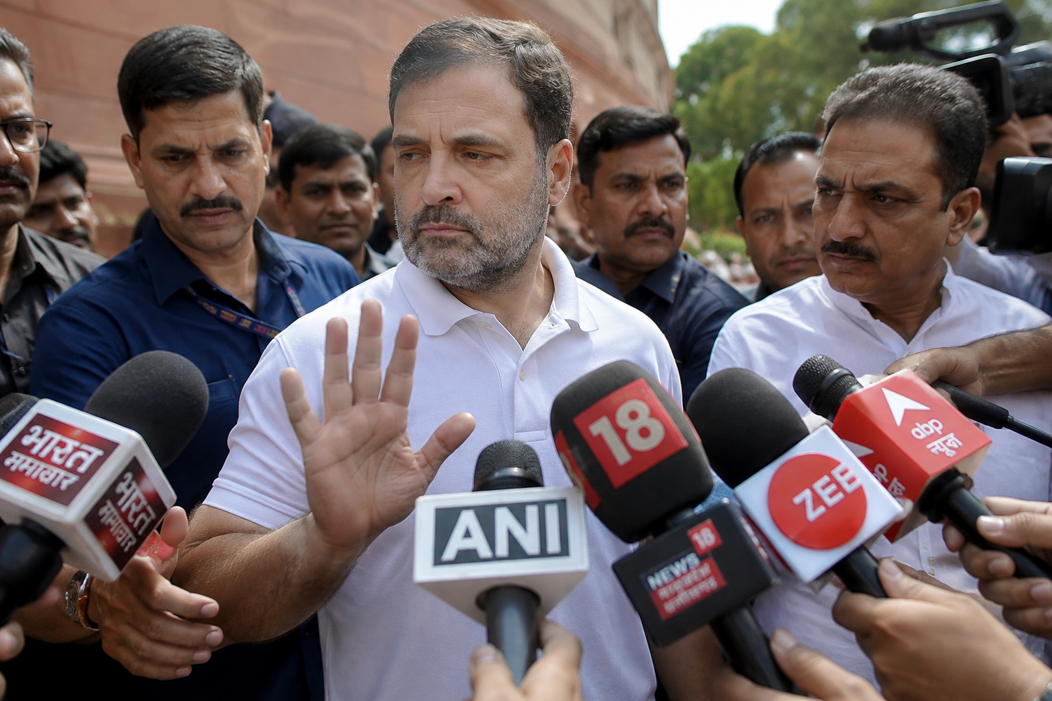 राहुल गांधी क्यू नहीं कर रहे चर्चा